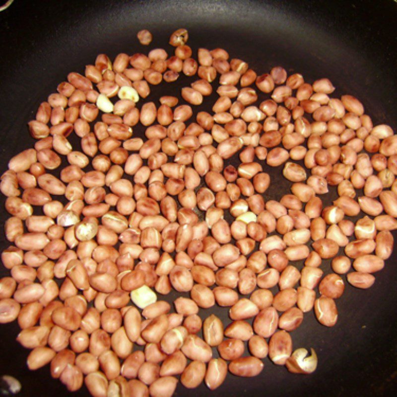 Step 2 Roasted sesame and peanuts Dried banana stir-fried with ginger