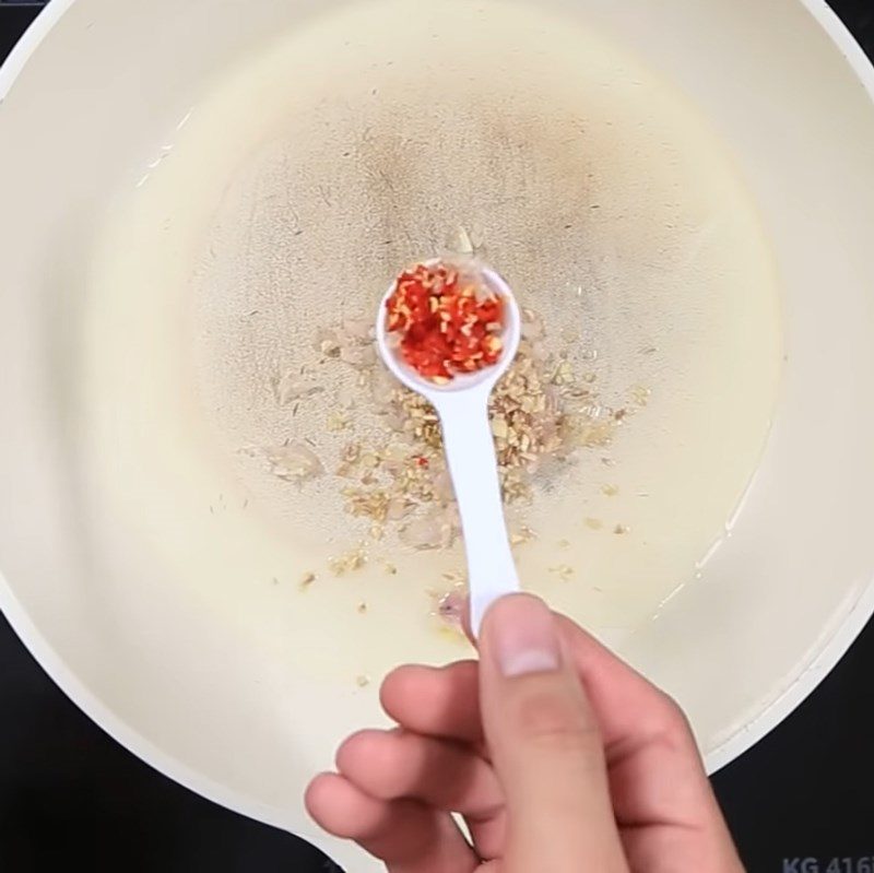 Step 2 Stir-fry the minced meat Stir-fried Minced Meat with Lemongrass and Chili