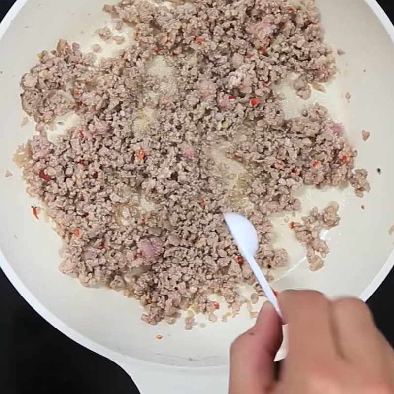 Step 2 Fry minced meat Minced meat fried with lemongrass and chili