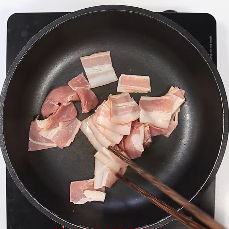 Step 1 Fry the bacon Mixed Noodles with Bacon and Vegetables