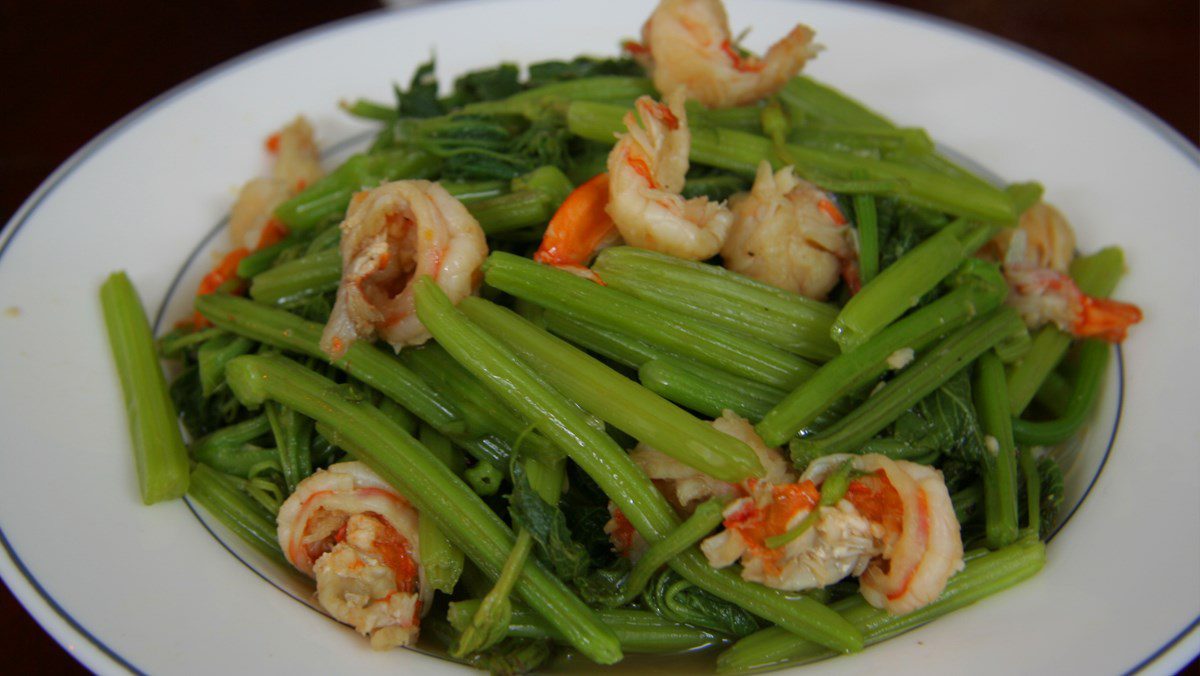 Stir-fried water spinach with shrimp