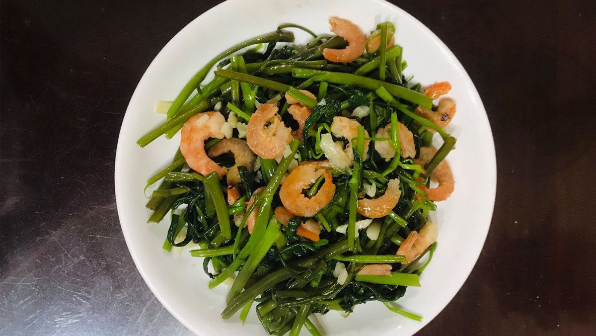 Stir-fried water spinach with dried shrimp