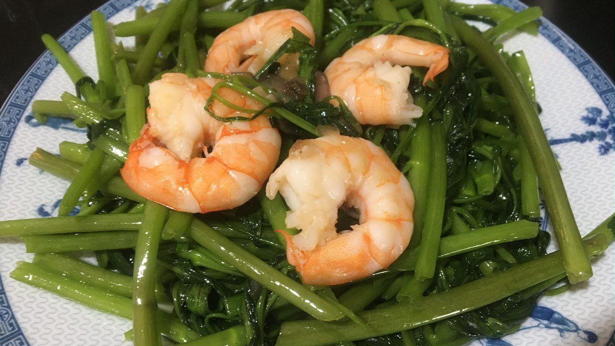 Stir-fried water spinach with fresh shrimp