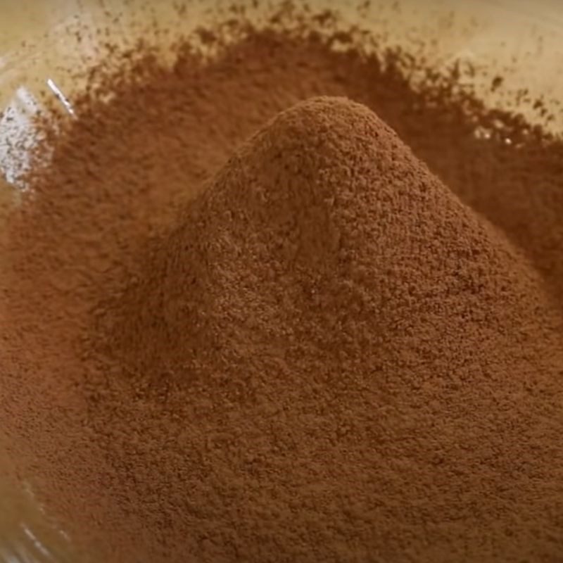 Step 1 Sift cocoa powder Chocolate sauce