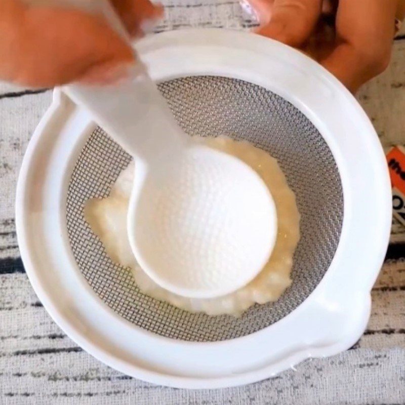 Step 3 Sifting millet seeds Millet porridge