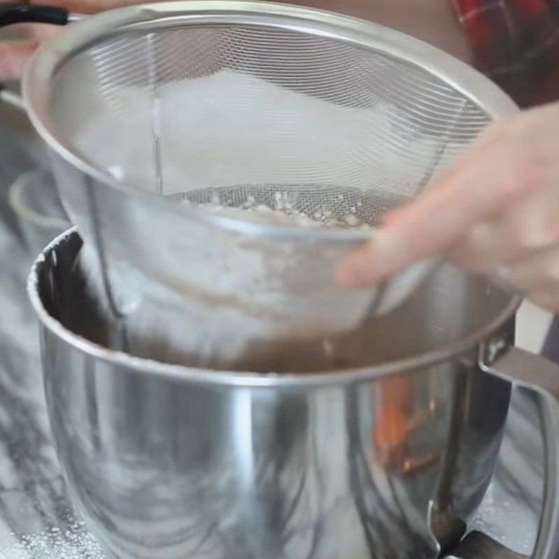 Step 1 Sift the flour mixture for Santa Claus cupcake