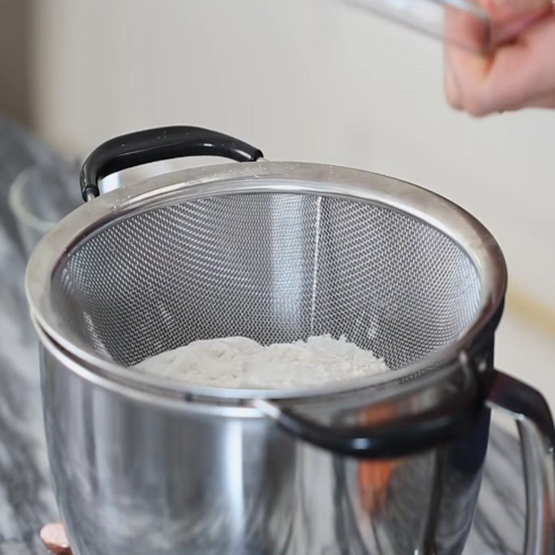 Step 1 Sift the flour mixture for Santa Claus cupcake