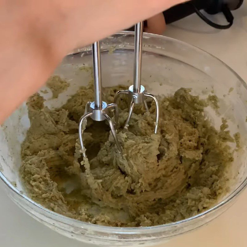 Step 2 Sift and mix the flour Mint butter cookies