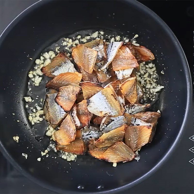 Step 2 Fish simmered with fermented fish sauce Golden threadfin fish simmered with fermented fish sauce