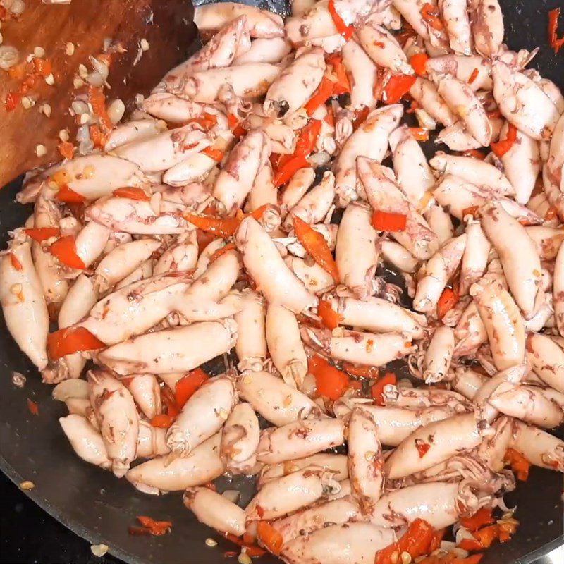 Step 3 Stir-fried squid Tamarind squid