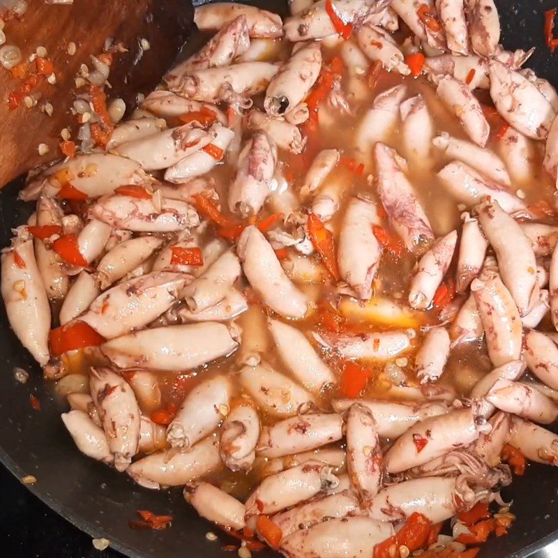 Step 3 Stir-fried squid Tamarind squid