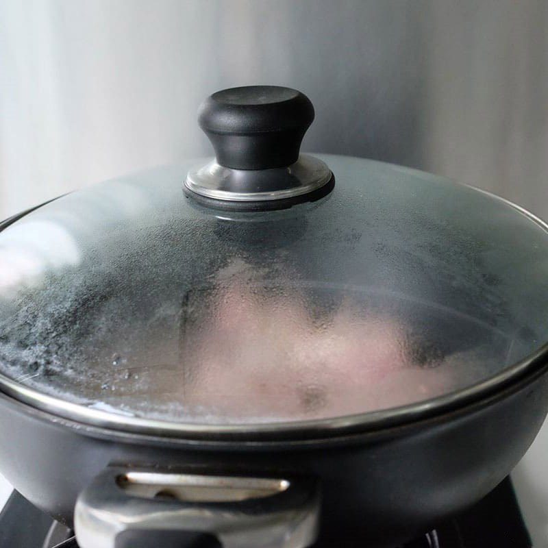 Step 3 Simmer the ribs Garlic sauce ribs