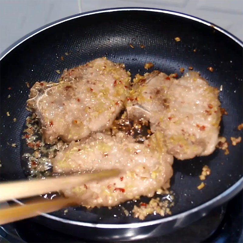 Step 3 Sear the ribs Grilled ribs with lemongrass and chili