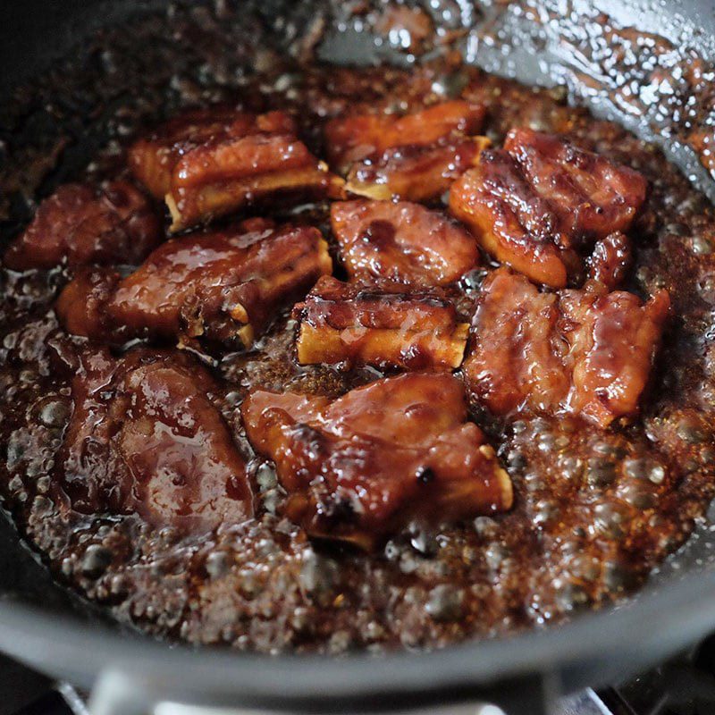 Step 3 Simmer the ribs Garlic sauce ribs