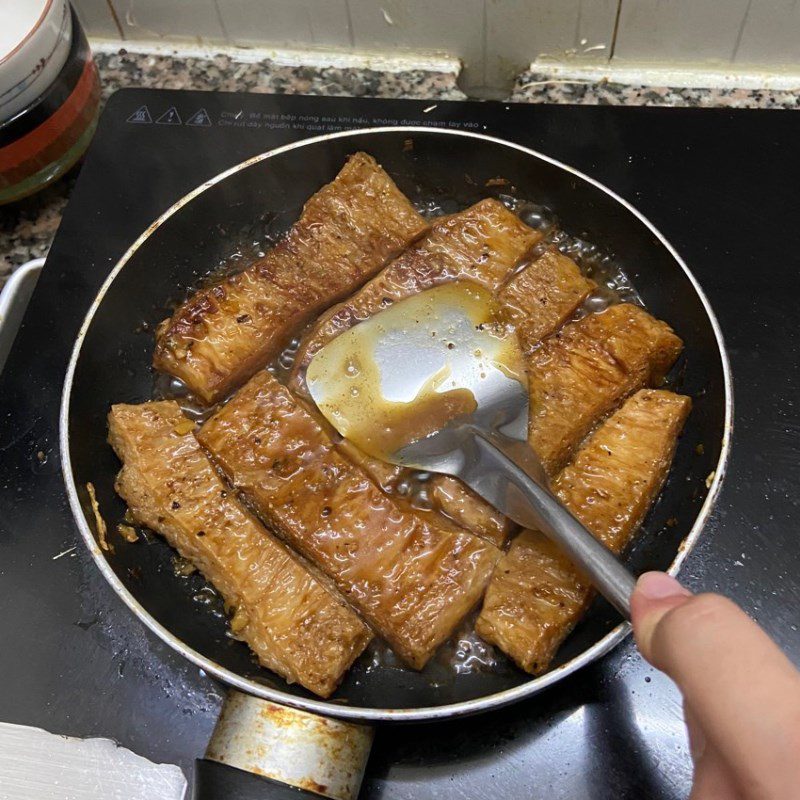 Step 4 Simmer the ribs with coconut water