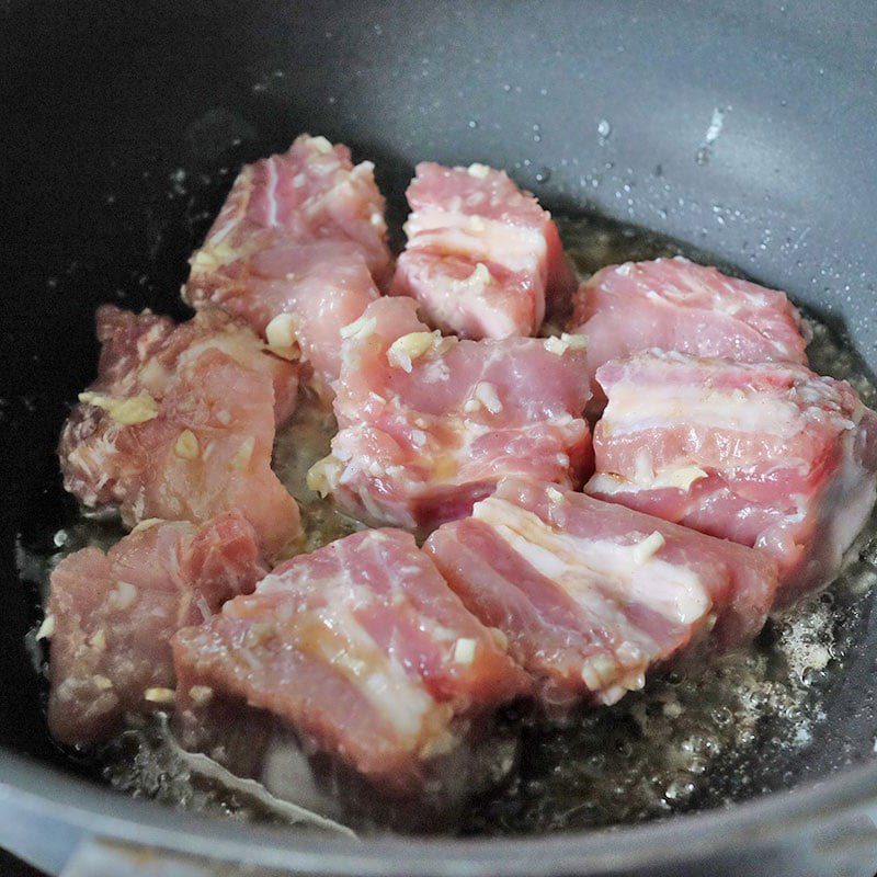 Step 3 Simmer the ribs Garlic sauce ribs