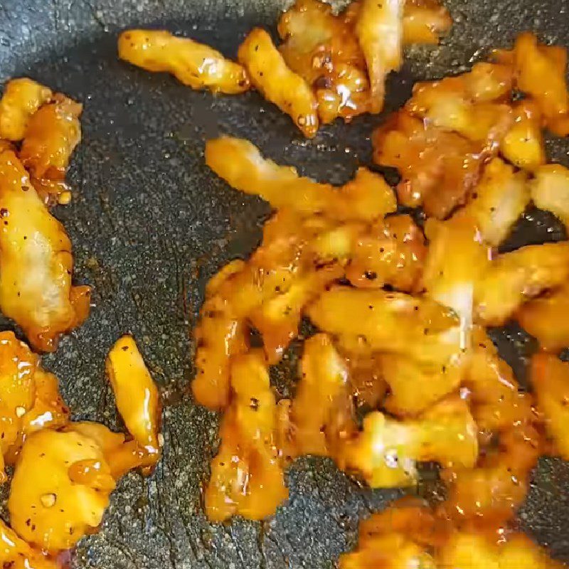 Step 4 Frying vegetarian pork skin with salty flavor