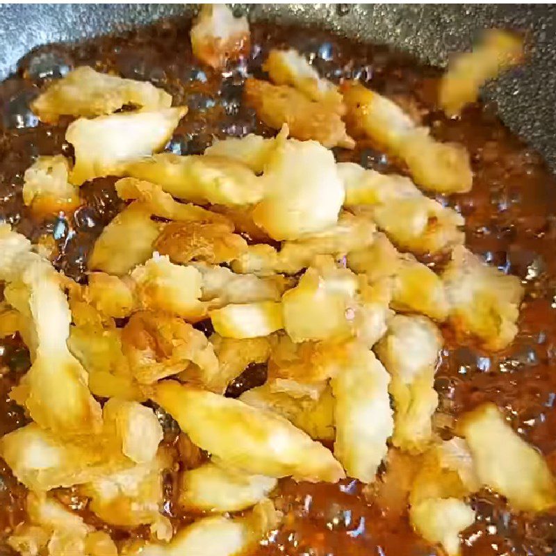 Step 4 Frying vegetarian pork skin with salty flavor