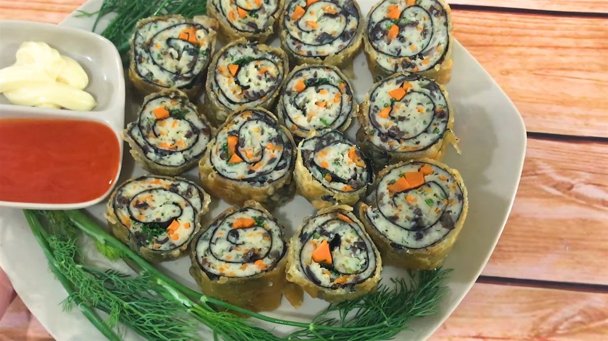 Rolled Seaweed with Fish Cake