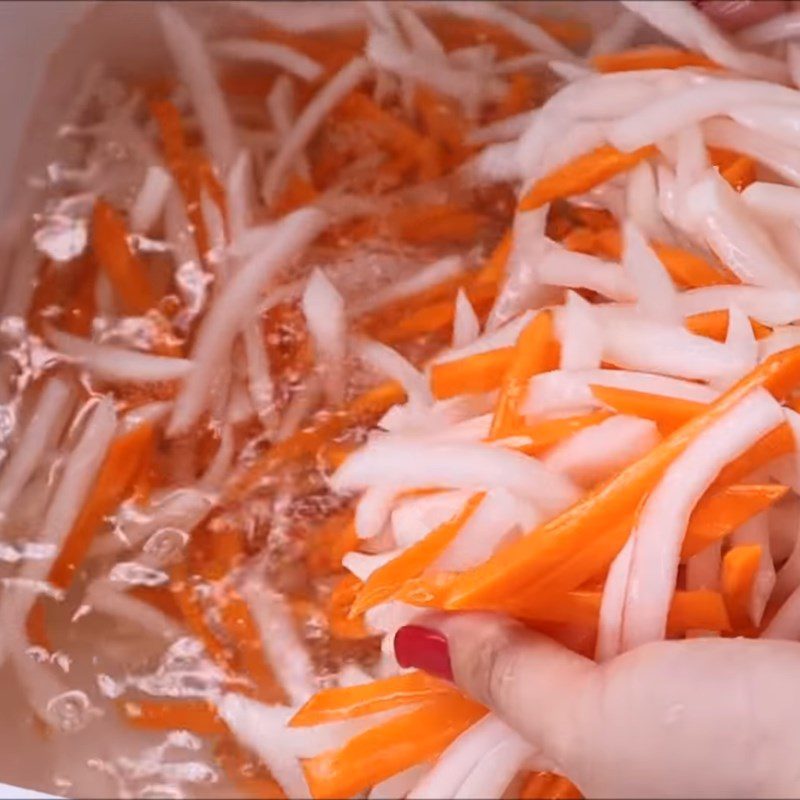 Step 4 Rinse the ingredients Sweet and sour pickled radish