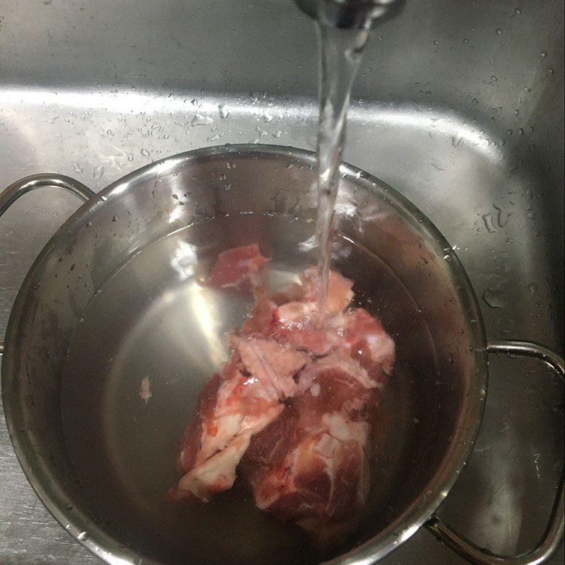 Step 1 Wash the bones Pork Bone Noodles