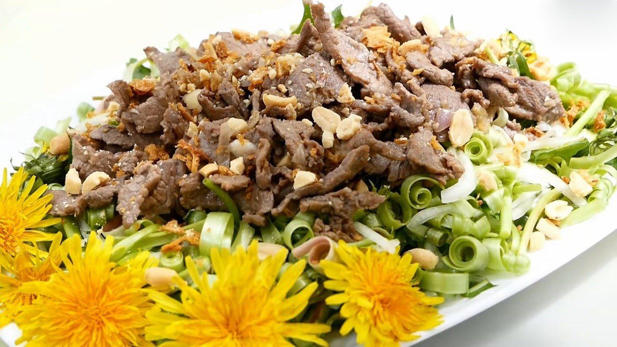 Dandelion salad with beef