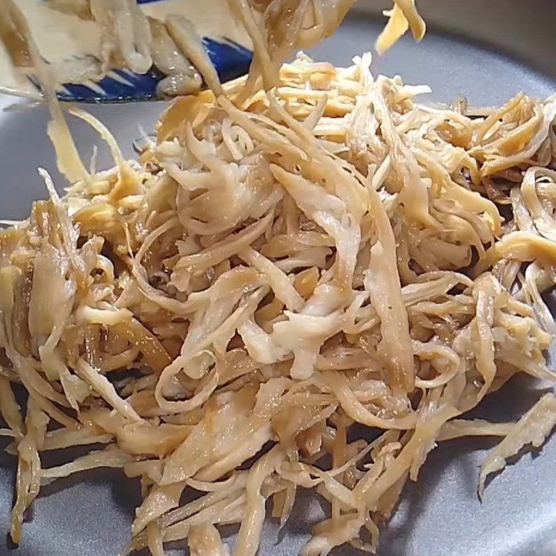 Step 6 Drying vegetarian floss from oyster mushrooms