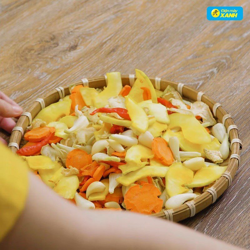 Step 2 Drying vegetables for mixed pickles