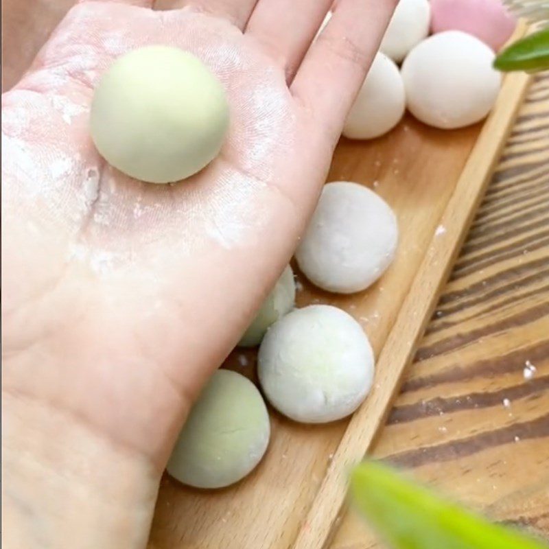 Step 3 Shaping the Dough for Bánh Hòn with Sesame Salt