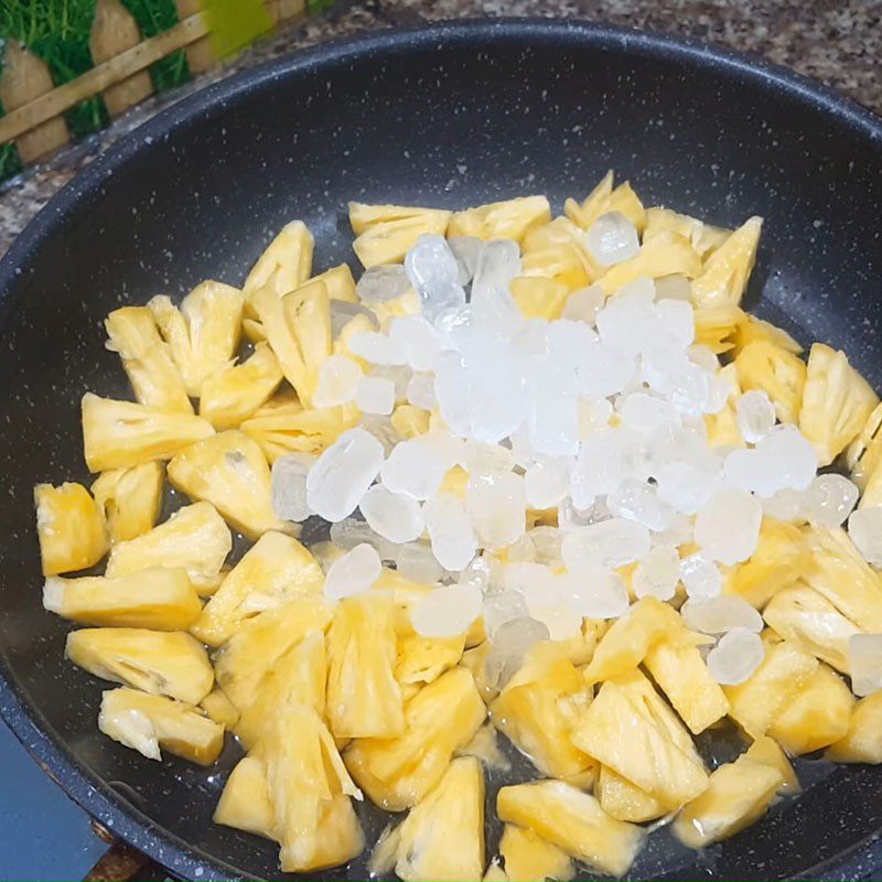 Step 2 Sauté pineapple and blend it for pineapple jelly