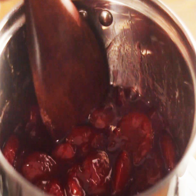 Step 3 Cooking the mulberry jam Mulberry cream without whipping cream