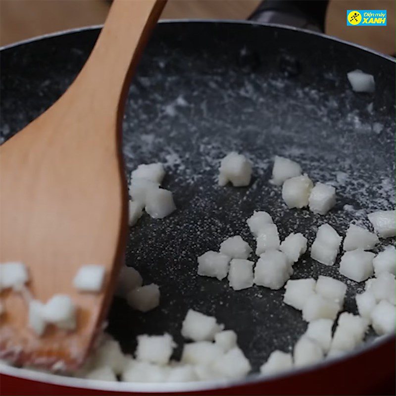 Step 4 Cooking candy Coconut candy balls