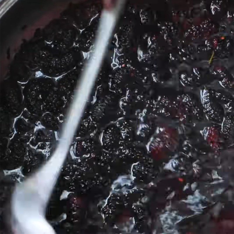 Step 3 Cook the mulberry jam Mulberry yogurt - yaourt dâu tằm