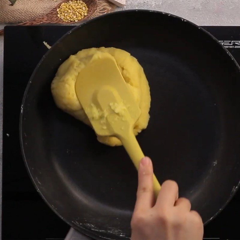 Step 2 Cook mung bean filling Sweet taro cake with mung bean filling