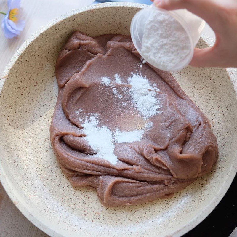 Step 4 Making red bean paste for sticky cake