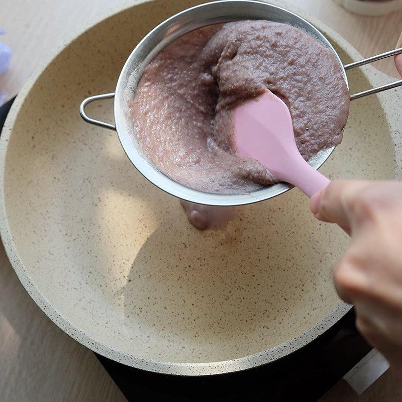 Step 4 Cook the red bean filling Soft cake with red bean filling