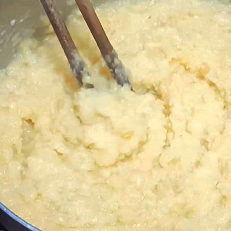 Step 3 Cook the mung bean filling for Gac and mung bean cake