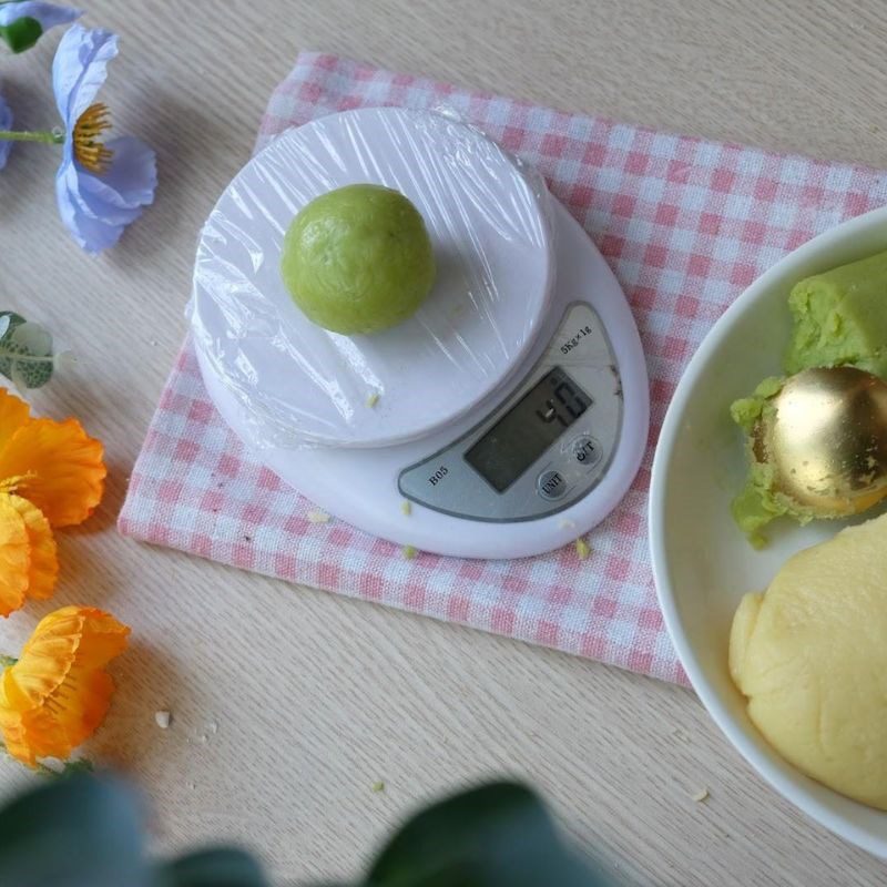 Step 4 Shaping mung bean paste for sticky mooncake with pandan leaves