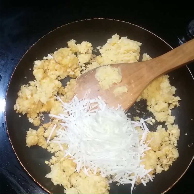 Step 3 Cooking mung bean filling Gấc cake (bánh giầy)