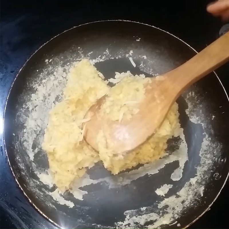 Step 3 Cooking mung bean filling Gấc cake (bánh giầy)