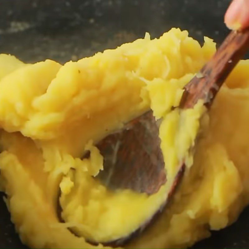 Step 4 Cooking mung bean filling for colorful Bánh trôi bánh chay