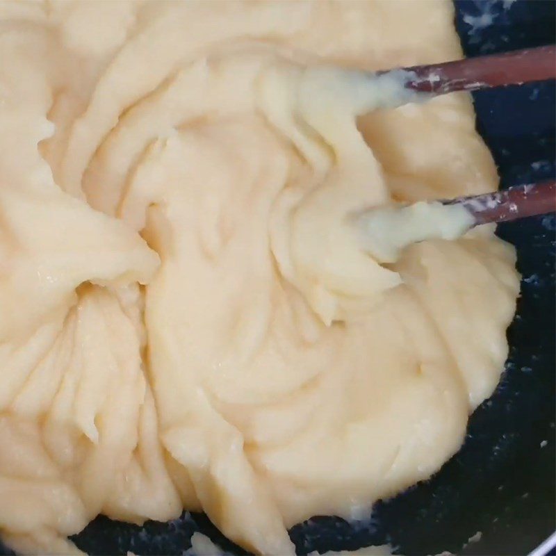 Step 5 Sauté mung bean filling Sweet Potato Cookies