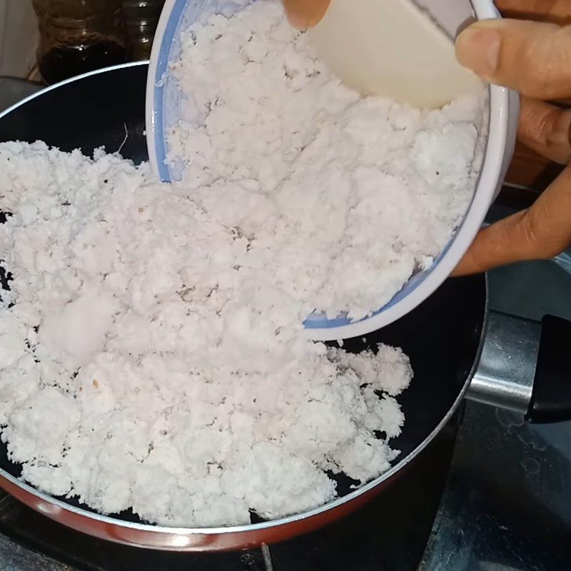 Step 3 Cooking coconut filling for Coconut Grid Bread