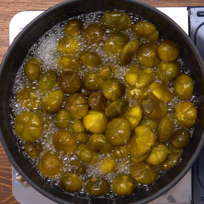 Step 3 Cook the kumquats for kumquat jam