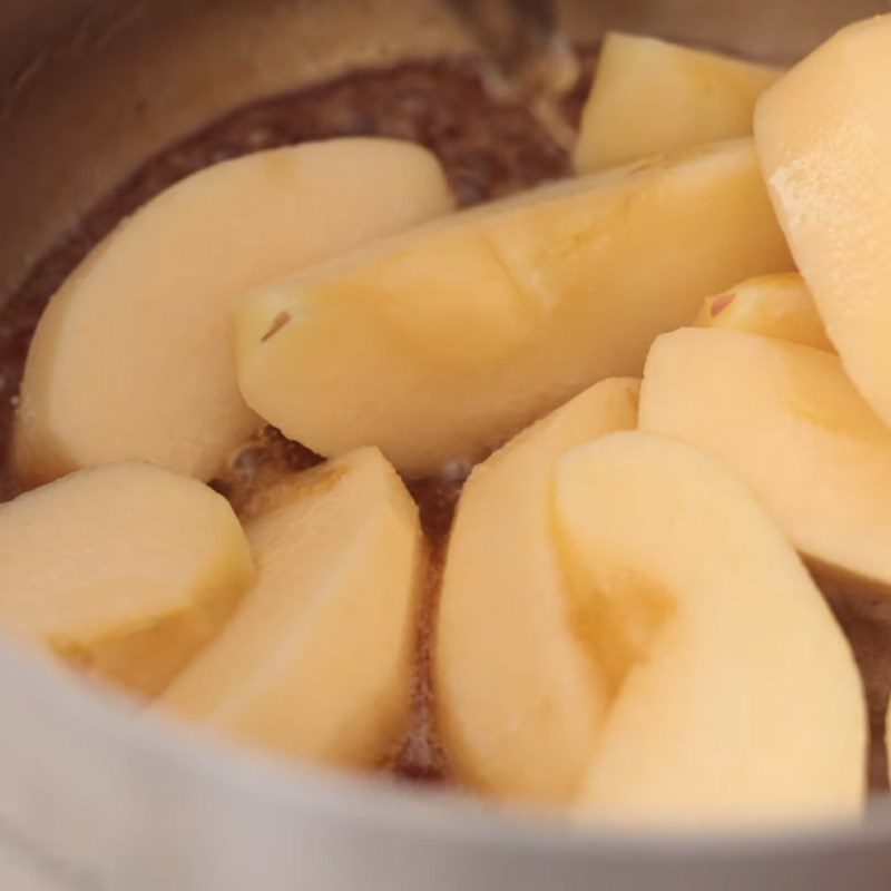 Step 7 Sauté apples with caramel Sweet potato apple pie