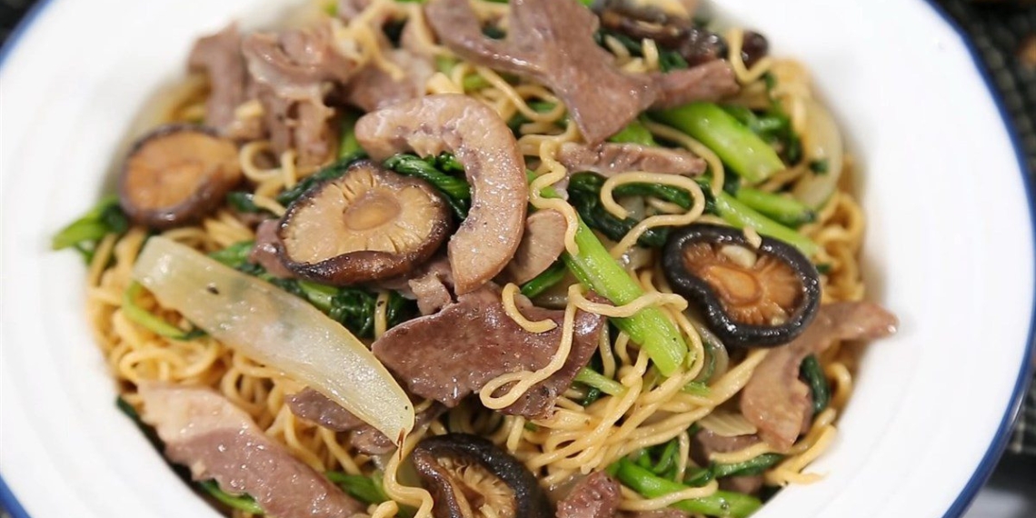 simple delicious stir fried noodles recipe for family 08347