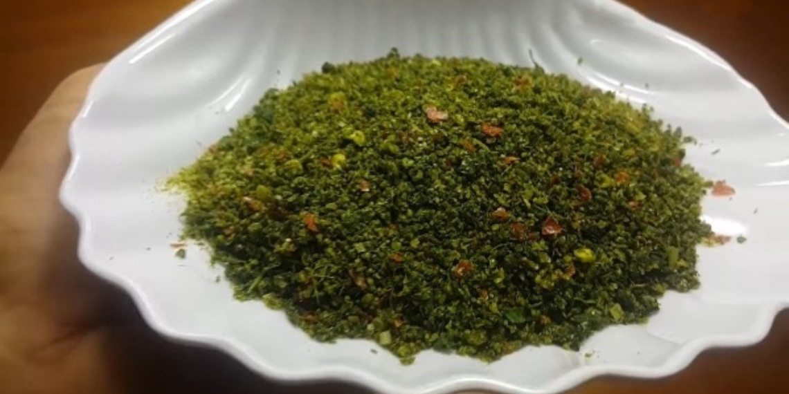 simple way to make chili salt with coriander for seafood 07655