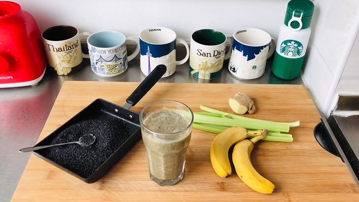 Black sesame banana celery smoothie