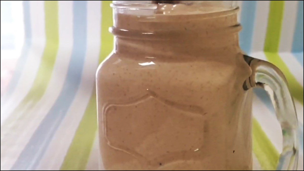 Walnut Date Smoothie