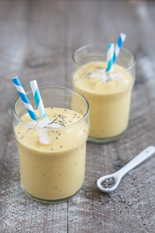 Mango Banana Smoothie with Oats and Chia Seeds